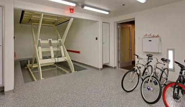 Σπίτι – ΟΝΕΙΡΟ με… 20 γκαράζ!