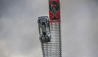 Γλυπτό της Mazda στο Goodwood