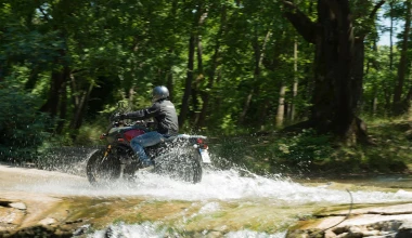 Suzuki Vitara 1.6 D 4x4 vs Suzuki V-STROM 1000