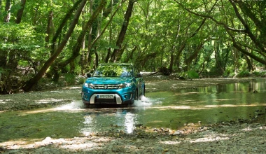 Suzuki Vitara 1.6 D 4x4 vs Suzuki V-STROM 1000     