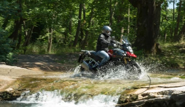 Suzuki Vitara 1.6 D 4x4 vs Suzuki V-STROM 1000