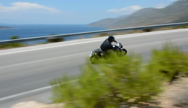 BMW 220i Cabrio vs BMW R nineT