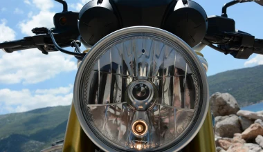 BMW 220i Cabrio vs BMW R nineT