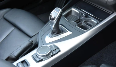 BMW 220i Cabrio vs BMW R nineT