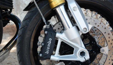 BMW 220i Cabrio vs BMW R nineT