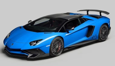 Αποκάλυψη της Lamborghini Aventador SV Roadster