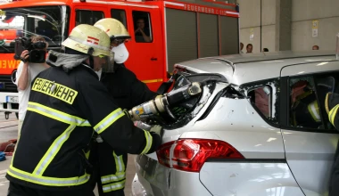 Κόφτες, σιαγώνες και πριόνια εν δράσει