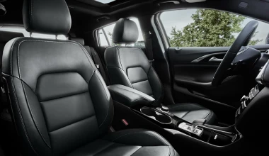 Infiniti Q30 κόντρα στη BMW Σειρά 1