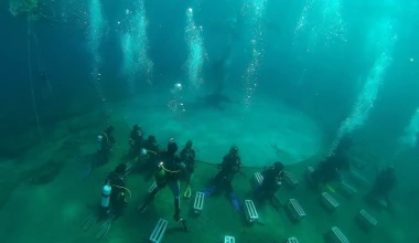 Μοναδική υποβρύχια χορευτική-εικαστική παράσταση

