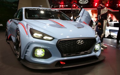 Hyundai RN30 κοιτώντας στα μάτια το Focus RS