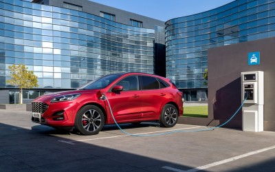 H Ford μπαίνει… στην πρίζα!