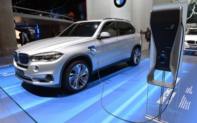 BMW X5 eDrive: Η X5 μπαίνει στην πρίζα