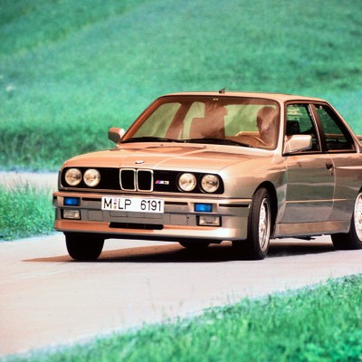 Η ιστορία των BMW M ξεκινώντας από την M3 E30 (video)