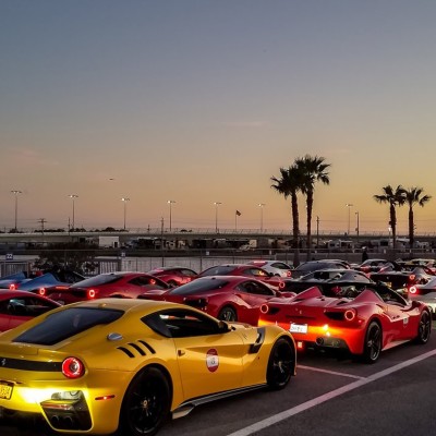 Video: 800 Ferrari στην ίδια πίστα