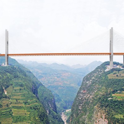 Άνοιξε η υψηλότερη γέφυρα στον κόσμο (vid)