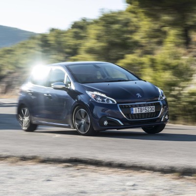 Peugeot 208 1.2 Puretech 110 EAT6. Μην αγοράσεις σουπερμίνι, αν δεν το οδηγήσεις! (vid)