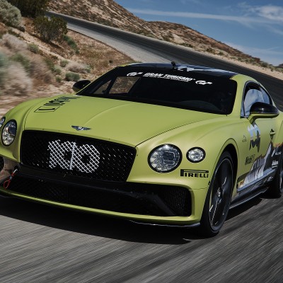 Μια Bentley Continental GT καλοβλέπει το ρεκόρ στο Pikes Peak