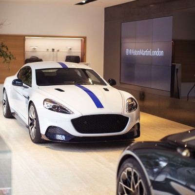 “Τετ-α-τετ” της Aston Martin Rapid E με το πρωτότυπο Lagonda Vision