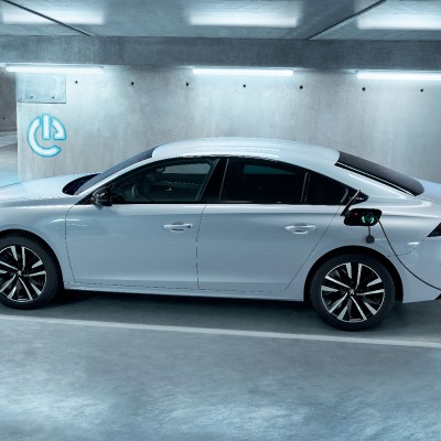 Τα νέα plug-in υβριδικά Peugeot 508 και 508 SW