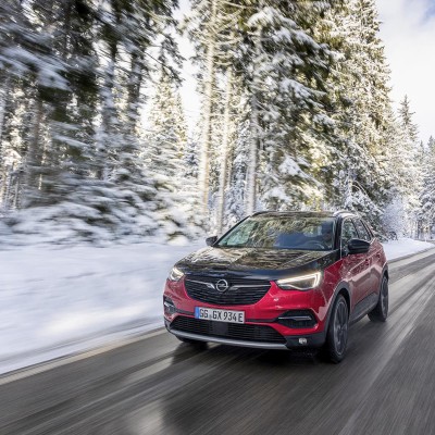 Οδηγούμε το Opel Grandland X Hybrid4 - Ορόσημο