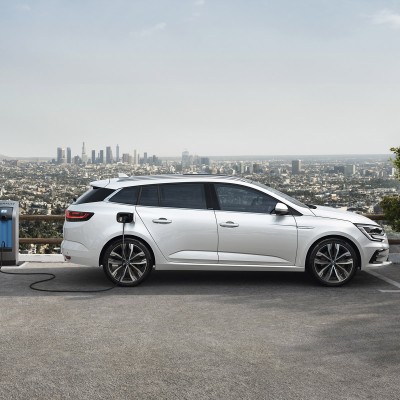 Το νέο Megane σε έκδοση plug-in hybrid με μέση κατανάλωση 1,3 lt/100 km