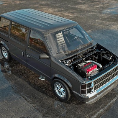 Stealth βανάκι που ταπεινώνει supercars