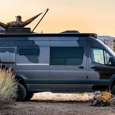 Το τροχόσπιτο-van που δημιουργήθηκε για τους περιπετειώδεις τύπους! [Video]