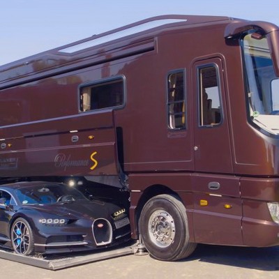 Αυτό το αυτοκινούμενο τροχόσπιτο κοστίζει 6,5 εκατομμύρια και έχει μια Bugatti στο γκαράζ του! [Video]