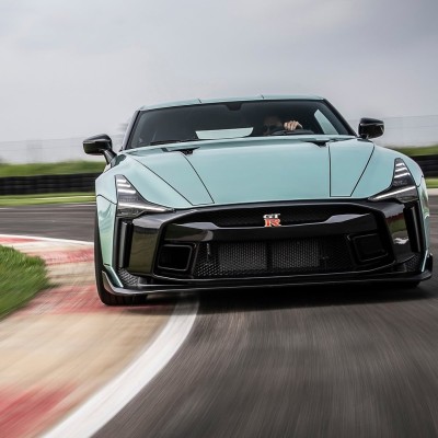 Ξεκίνησαν οι παραδόσεις του εκθαμβωτικού Nissan GT-R50 του 1 εκατ. ευρώ