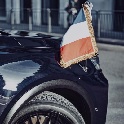 Αυτό είναι το νέο αυτοκίνητο του Emmanuel Macron!