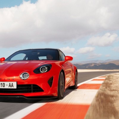 Η Alpine A110 ανανεώνεται στα σημεία