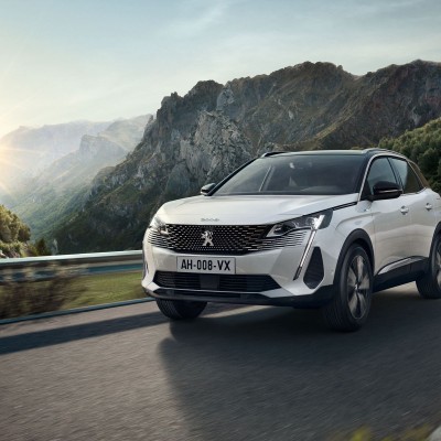 Δοκιμή Peugeot 3008 Hybrid4 e-EAT8 300 PS: Straight flush!