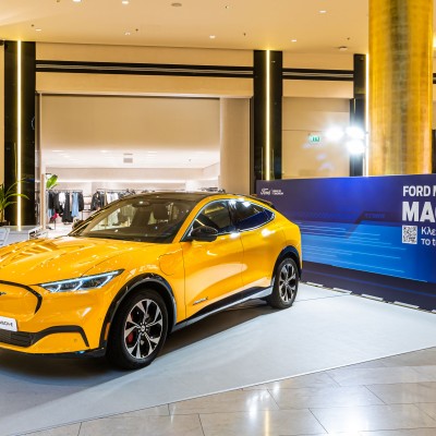 Κάνε «κλικ» και οδήγησε τη Ford Mustang Mach-E!