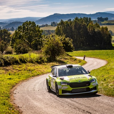 Στο μπάκετ του Skoda Fabia RS Rally2 – Μια μαγική εμπειρία [video]