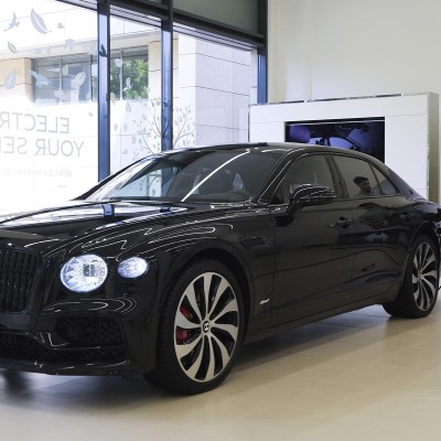 Γνωρίζοντας τις μεθυστικές Bentley Flying Spur PHEV και Benteyga PHEV από κοντά