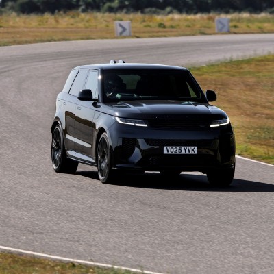 Οδηγούμε το Range Rover Sport SV των 635 ίππων!