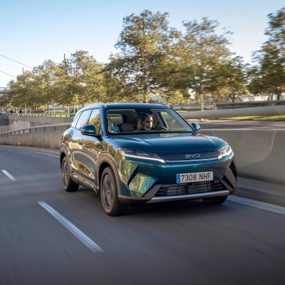 Οδηγούμε στη Βαρκελώνη το νέο BYD Atto 2 DM-i – Πρώτες τιμές στην Ευρώπη