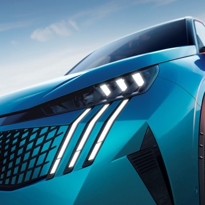 Υβριδικό Peugeot 3008 με 19άρες ζάντες, αυτονομία 1.000 km και τιμή 31.900 ευρώ