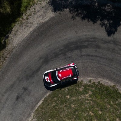 Ιστορική φίρμα πουλά μόλις ένα μοντέλο – Σαρώνει όμως στους αγώνες!