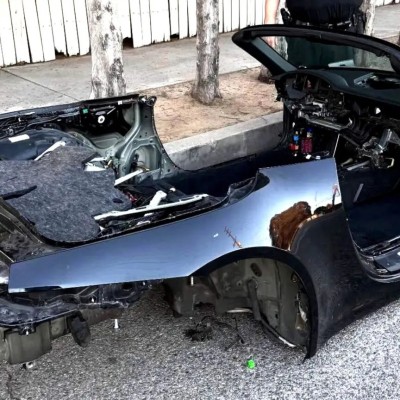 Έγδυσαν Porsche στη μέση του δρόμου - Πήραν ακόμη και τα καθίσματα