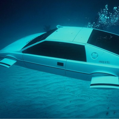 Βρήκε τη Lotus του 007 σε κοντέινερ που αγόρασε!