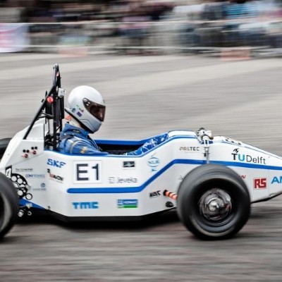 Σπουδαστές σπάνε το ρεκόρ των 0-100km/h σε ηλεκτρικό