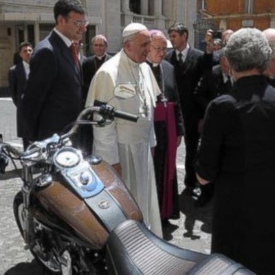 Η Harley του Πάπα βγαίνει στο σφυρί