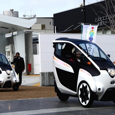 Το Toyota i-ROAD παίρνει τους δρόμους