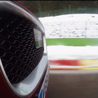 Με τη νέα Jaguar XE στο χιονισμένο Spa (VIDEO)