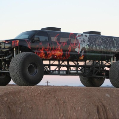 SUV με σχεδόν 10m μήκος & 3,65 ύψος (VIDEO)