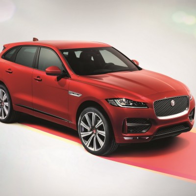Επίσημη πρεμιέρα κάνει η Jaguar F-Pace