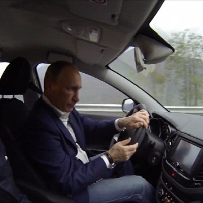 Δοκίμασε το νέο Lada Vesta o Πούτιν