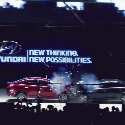 Τρακάρισμα επί σκηνής…(VIDEO)