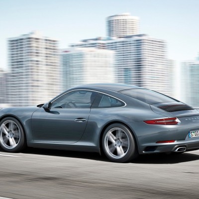 Η Porsche βάζει την 911 στην πρίζα